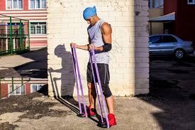 詹姆斯：膝盖已经好转很多 我保持上半身的训练 也骑了静态自行车